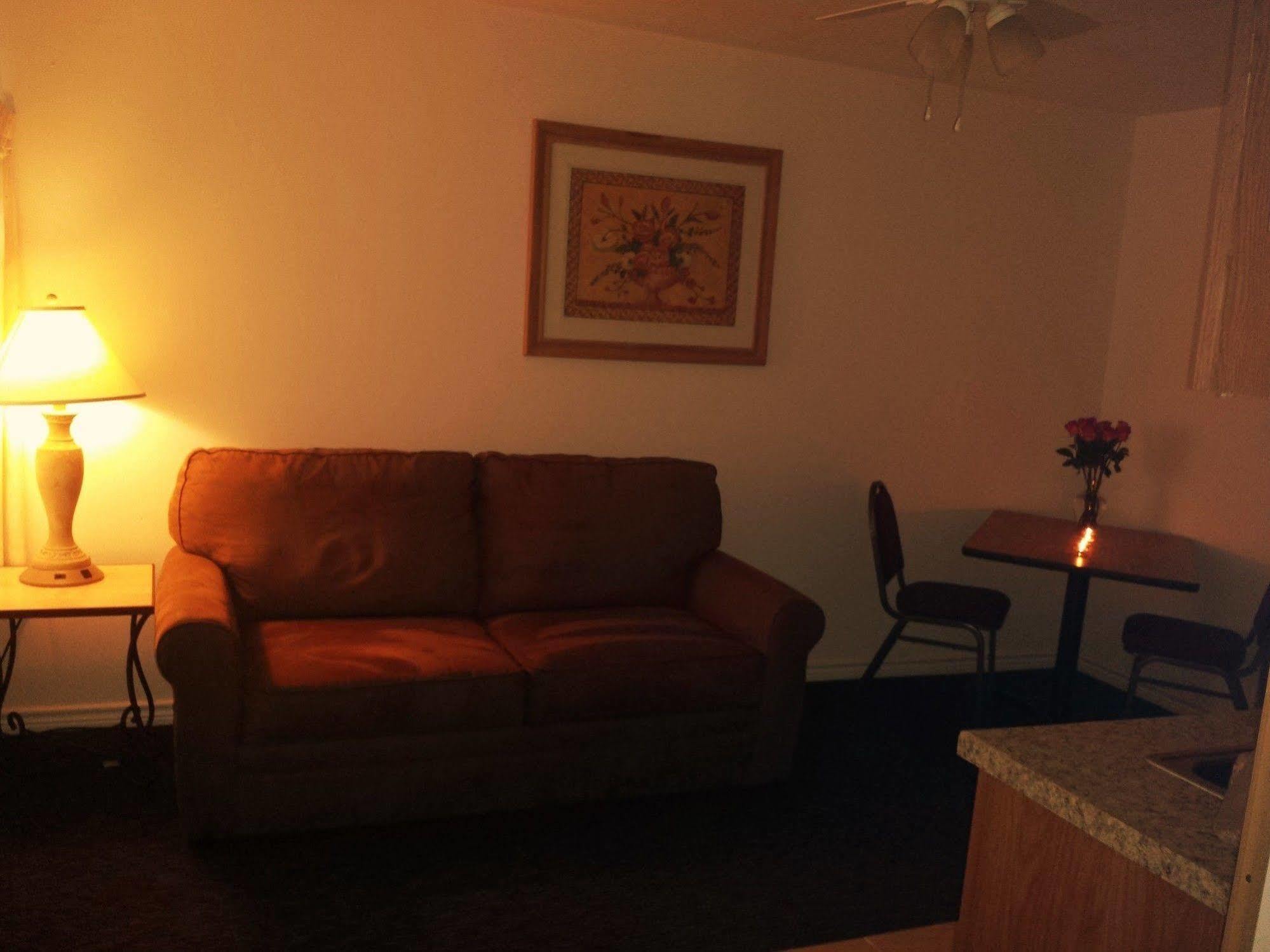 Hempstead Country Inn & Suites Экстерьер фото